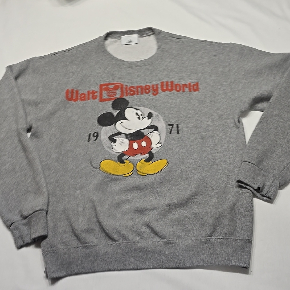 Vintage Walt Disney Worls Gray Mickey Mouse Sweater